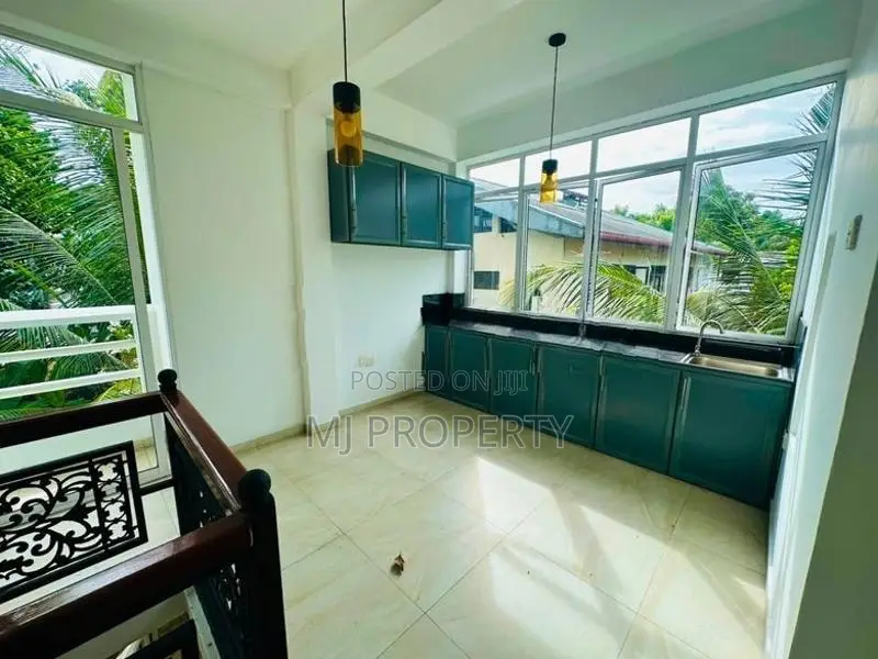 ( YR-1150) Valuable Three Storey House Rent in Nugegoda