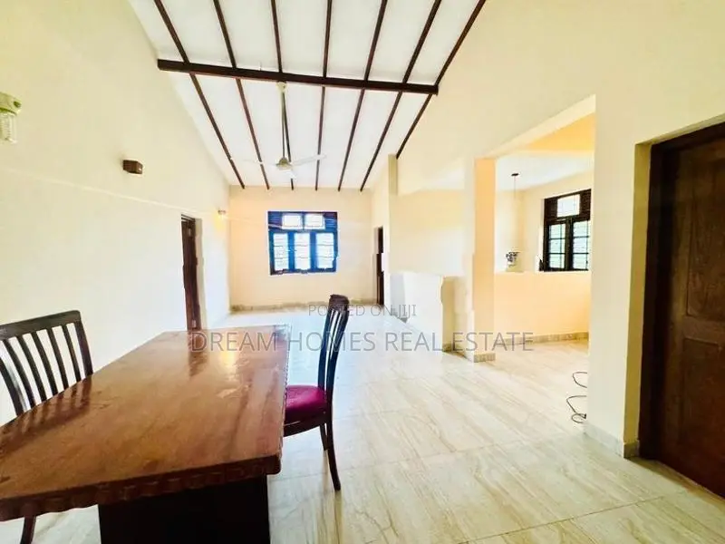 Luxury 5BR/5BA Family Home – Ambawatta Road, Boralesgamuwa