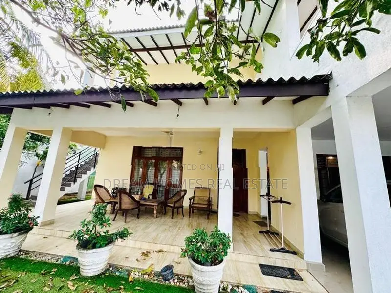 Luxury 5BR/5BA Family Home – Ambawatta Road, Boralesgamuwa