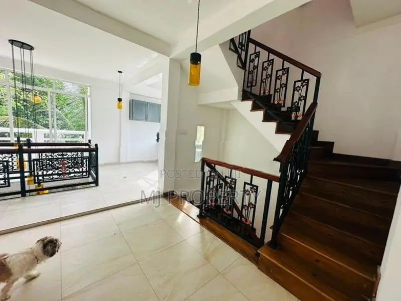 ( YR-1150) Valuable Three Storey House Rent in Nugegoda