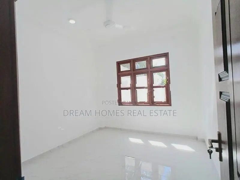 5 Bed Luxury House for Sale | 8 Perches Piliyandala