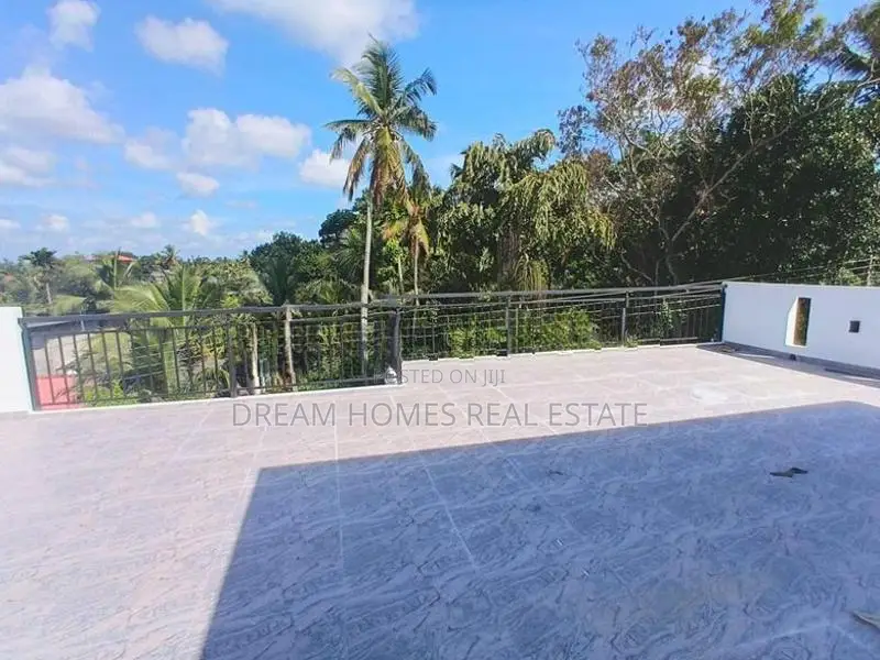 5 Bed Luxury House for Sale | 8 Perches Piliyandala