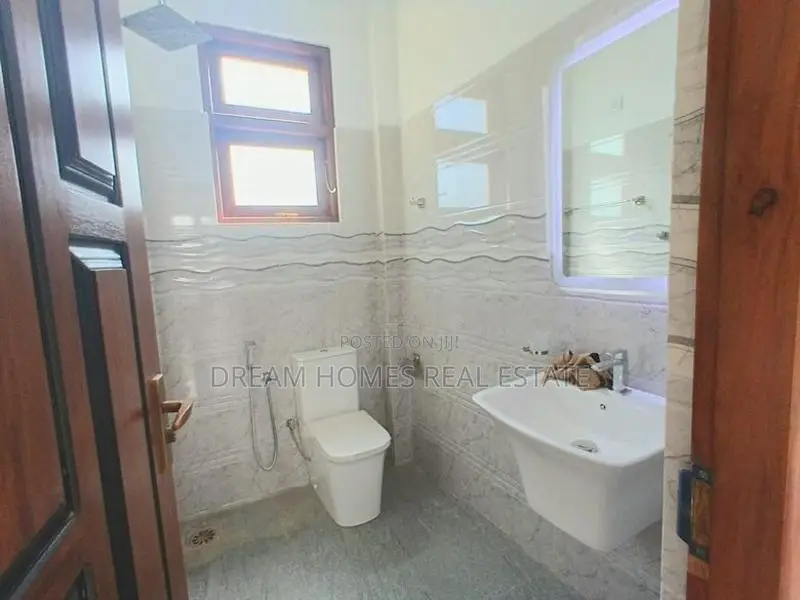 5 Bed Luxury House for Sale | 8 Perches Piliyandala