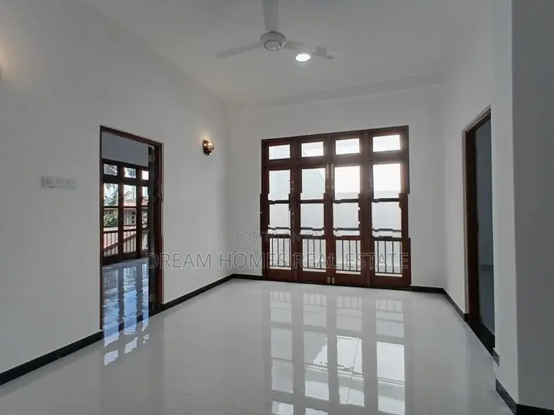 5 Bed Luxury House for Sale | 8 Perches Piliyandala