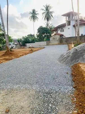 ගම්පහ යක්කල නුවර පාරට 500M බිම් කොටස්