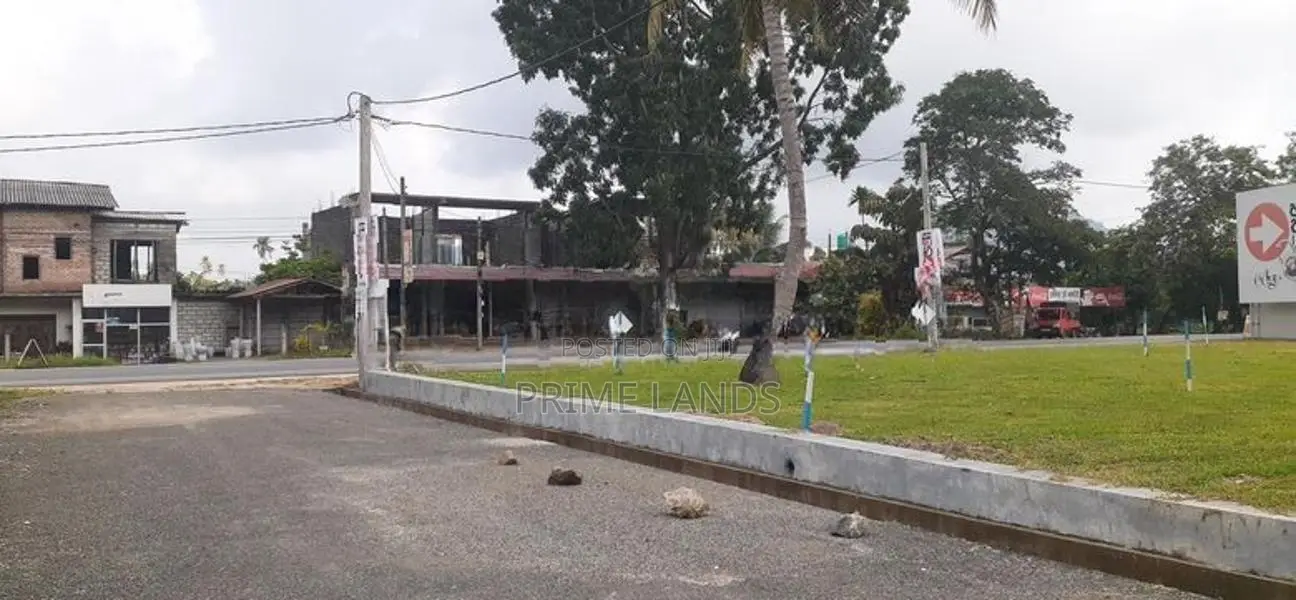 කුරුණෑගල දඹුලු පාරට මුහුණලා ඉඩමක්