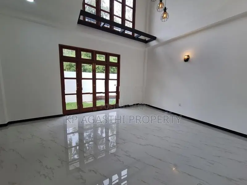 3 Story Brand New Luxury House for Sale in Piliyandala