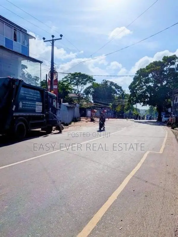 මාතර - දෙවිනුවරින් වටිනා බිම්කොටසක් / DU 13855