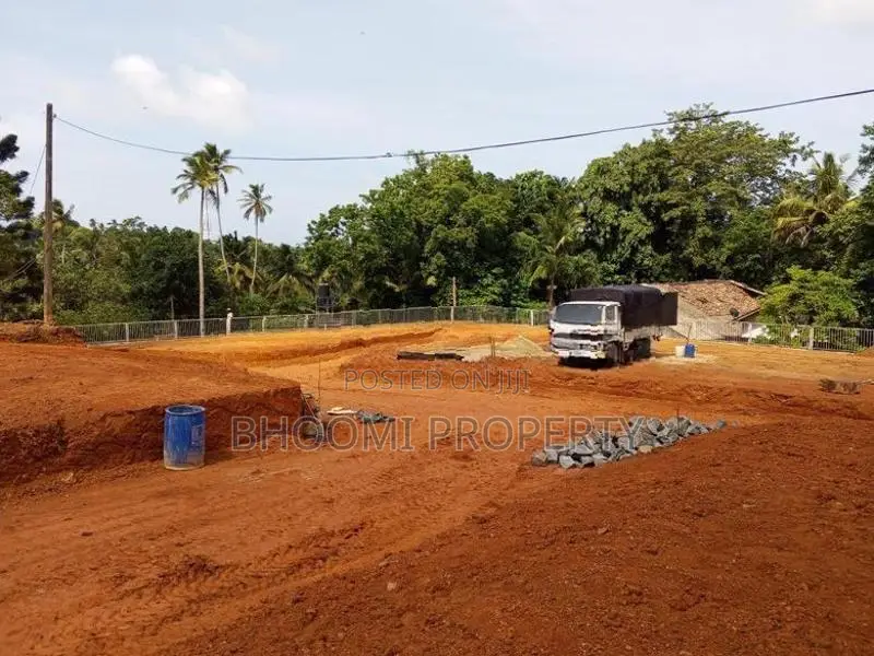 ගාල්ල කලාපිටිය රෝහල අතේ දුරින් හොඳම ඉඩම