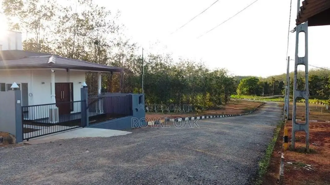 මාස 18න් පොලි නැතුව ඉඩමක් මීගොඩින්
