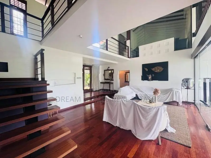 Exclusive 5 Bedroom Villa with Private Pool-Baththaramulla