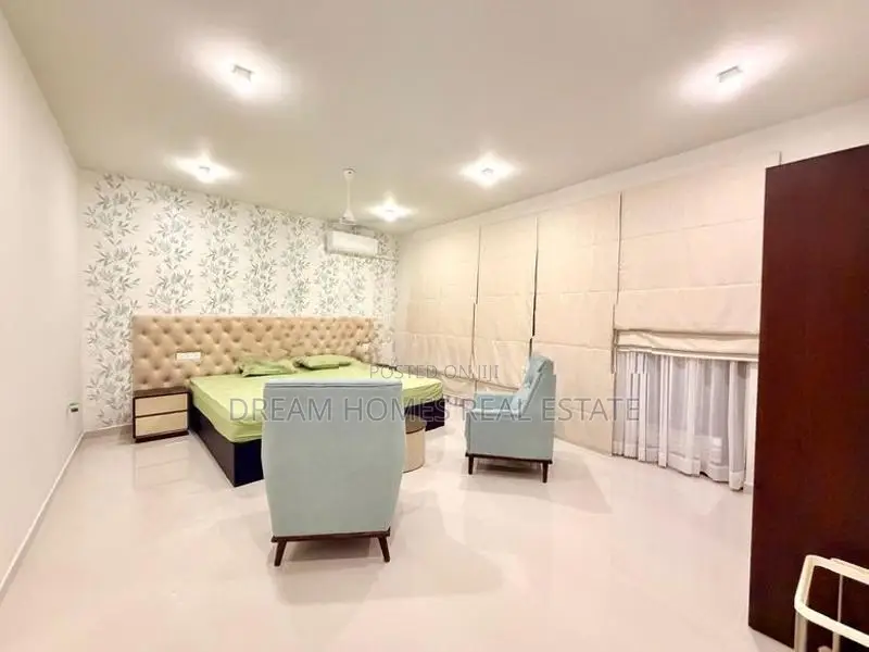 Villa with Indoor Swimming Pool for Sale – Werahera
