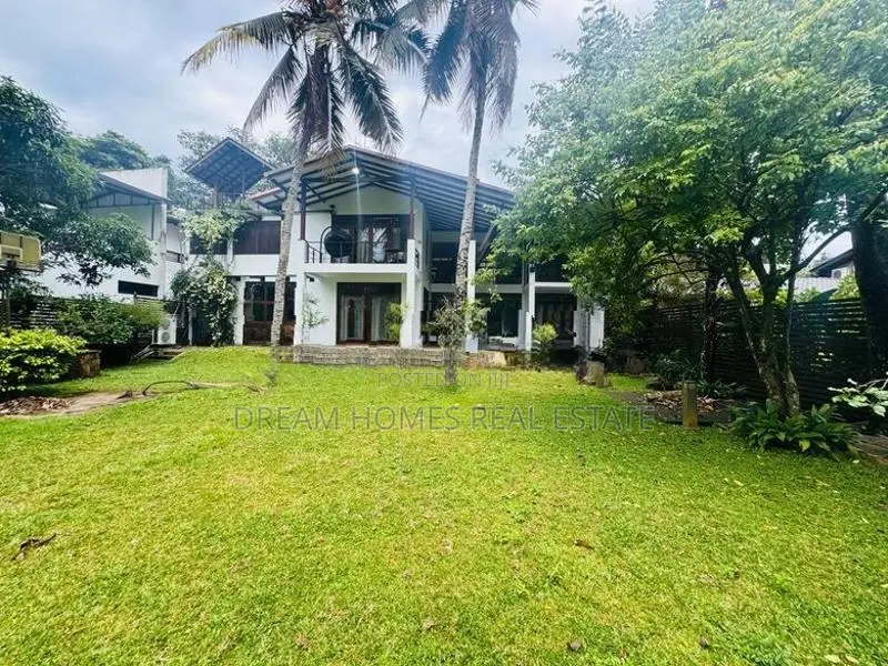 Exclusive 5 Bedroom Villa with Private Pool-Baththaramulla