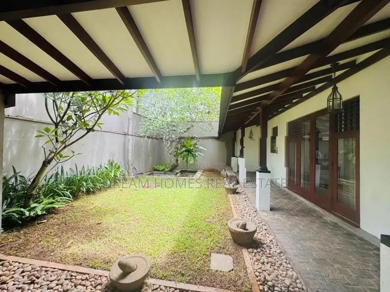 Exclusive 5 Bedroom Villa with Private Pool-Baththaramulla