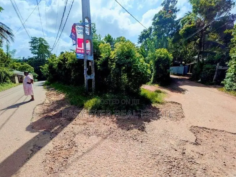 මාතර - දෙවිනුවරින් වටිනා බිම්කොටසක් / DU 13855