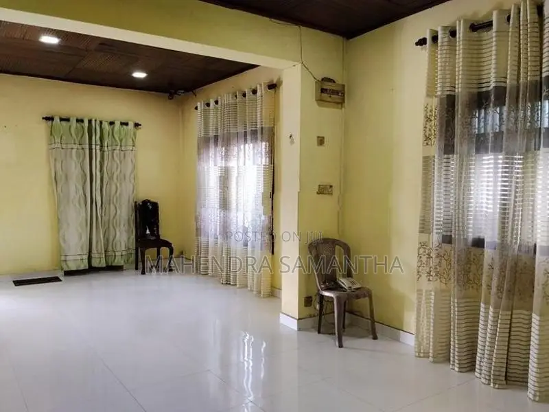 04 Bed Room House for Rent Veyangoda