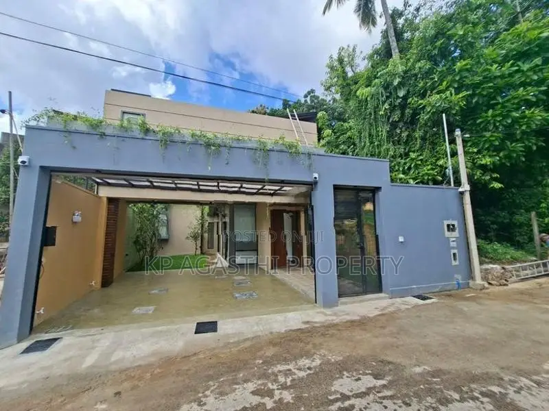 Super Luxury House for Sale in Battaramulla