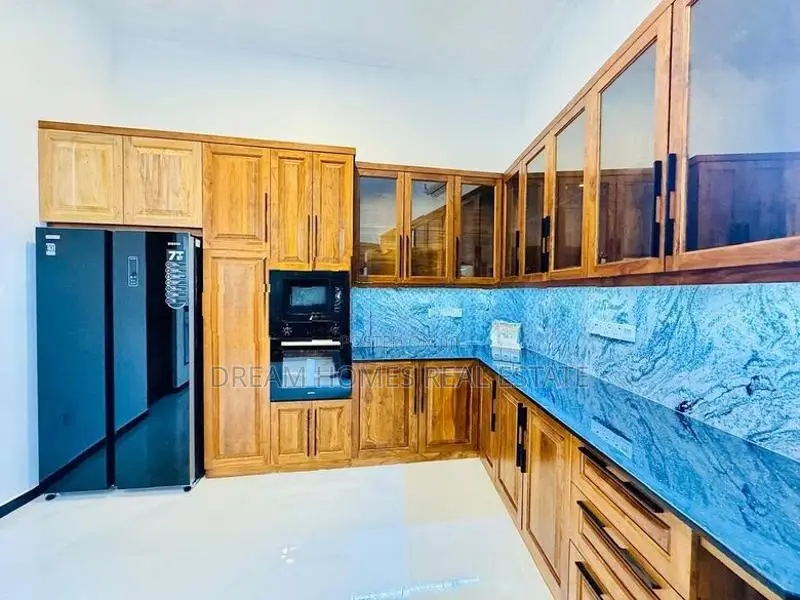Masterpiece 4BR Residence with Private Pool – Palawatta