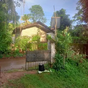 පොල්පිතිමුකලාන කොස්පෑලෑනෙන් බිම් කොටසක්