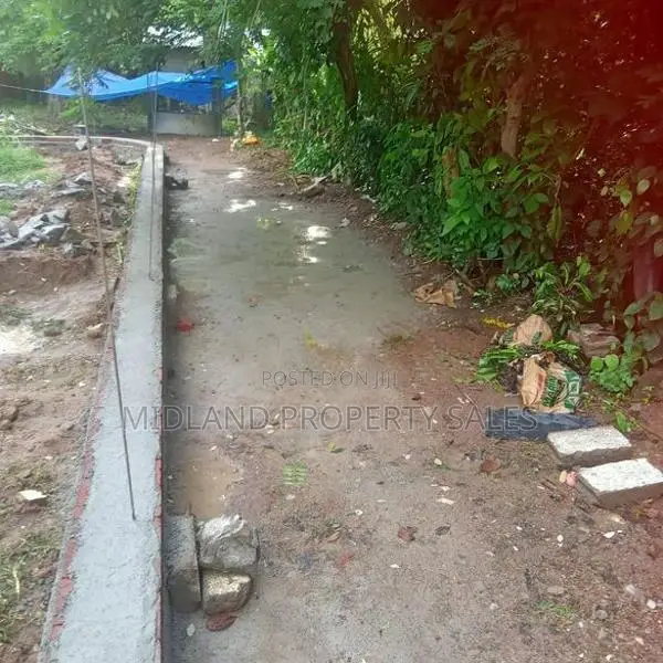පොල්පිතිමුකලාන කොස්පෑලෑනෙන් බිම් කොටසක්