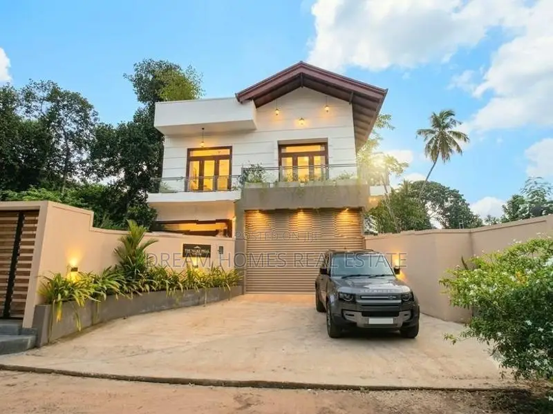 Modern 4 Bedroom House with Paddy View – Pannipitiya