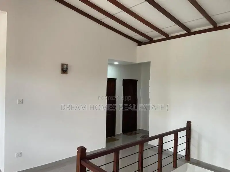 Luxury 4-Bedroom Solar House for Sale – Athurugiriya