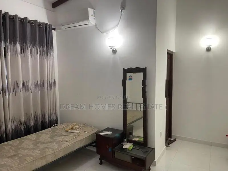 Luxury 4-Bedroom Solar House for Sale – Athurugiriya