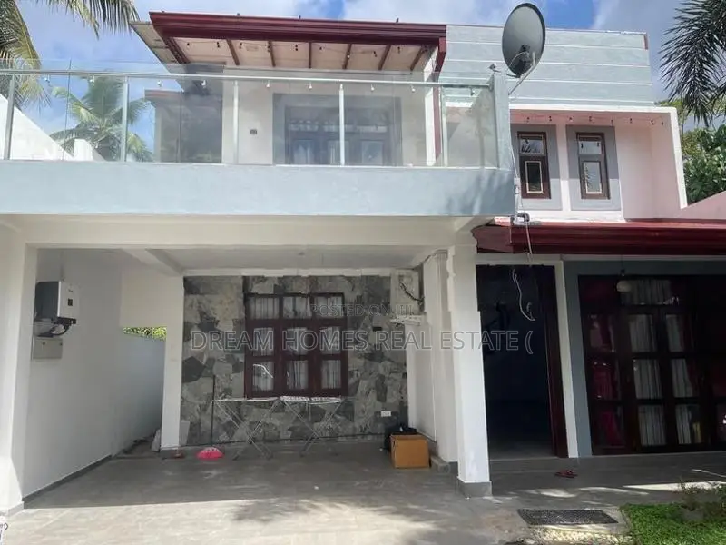 Luxury 4-Bedroom Solar House for Sale – Athurugiriya