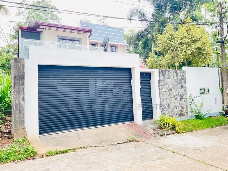 Luxury 4-Bedroom Solar House for Sale – Athurugiriya