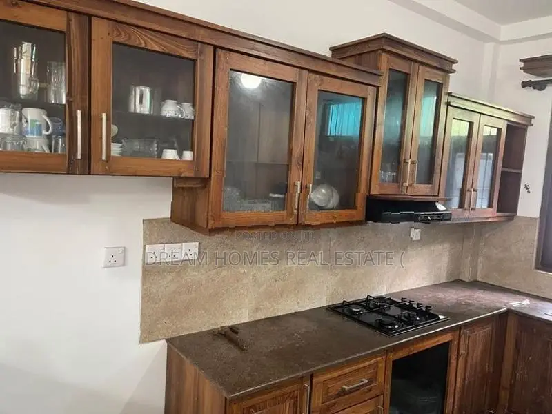 Luxury 4-Bedroom Solar House for Sale – Athurugiriya