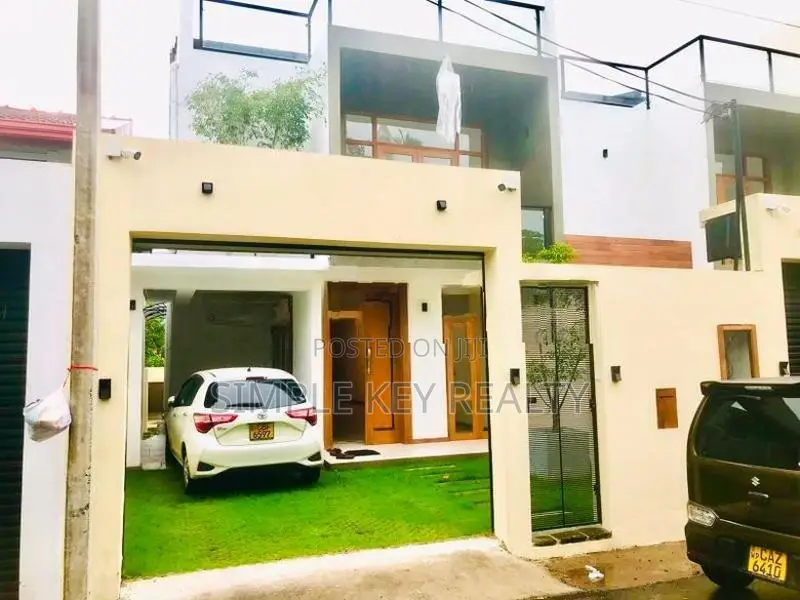 Battaramulla Brand New Two Storey House for Rent