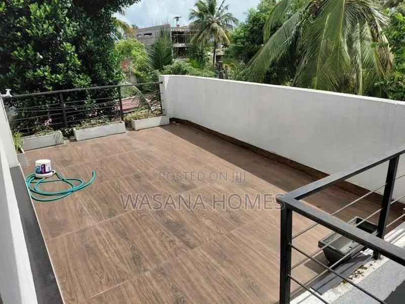 Almost Brand New Two Story House for Sale Borelasgamuwa