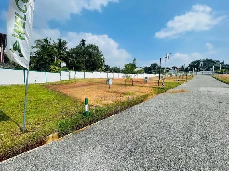 07 Perch Super Residential Land Plots For Sale in Athurugiriya