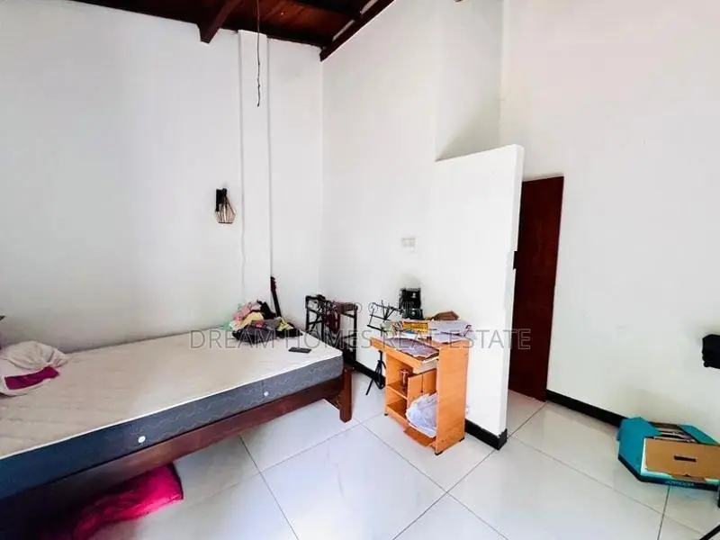 Spacious 5-Bedroom House for Rent – Himbutana, Mullariyawa
