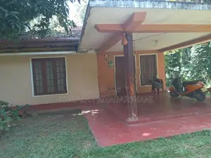 මීගහකිවුලෙන් පර්චස් 185ක සරුසාර ඉඩමක් සමඟ නිවස විකිණීමට