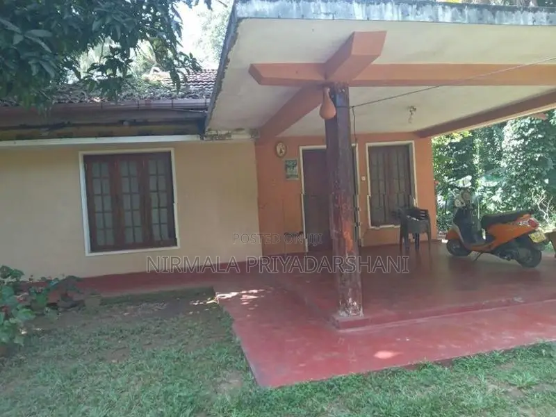 මීගහකිවුලෙන් පර්චස් 185ක සරුසාර ඉඩමක් සමඟ නිවස විකිණීමට