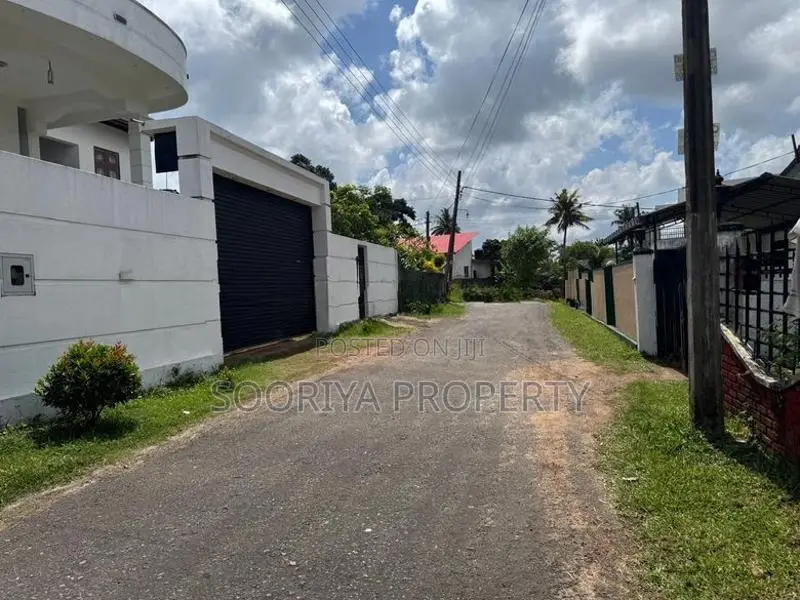 පර් .16 ක හතරැස් තැනිතලා ඉඩමක් විකිණීමට - Piliyandala Miriswattha