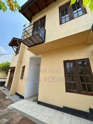 Rajagiriya Kalapaluwawa 04 Bedroom Upstair House at 1st Lane for Sale