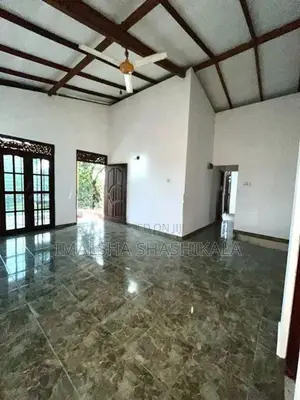 මාලබේ නිවසක උඩු මහලක් කුළියට දීමට ඇත