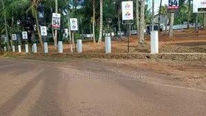Walking Distance to Main Bus route Land for Sale in Kandana Limit