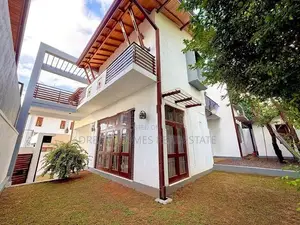 Luxury Home with Garden for Sale in Kotte