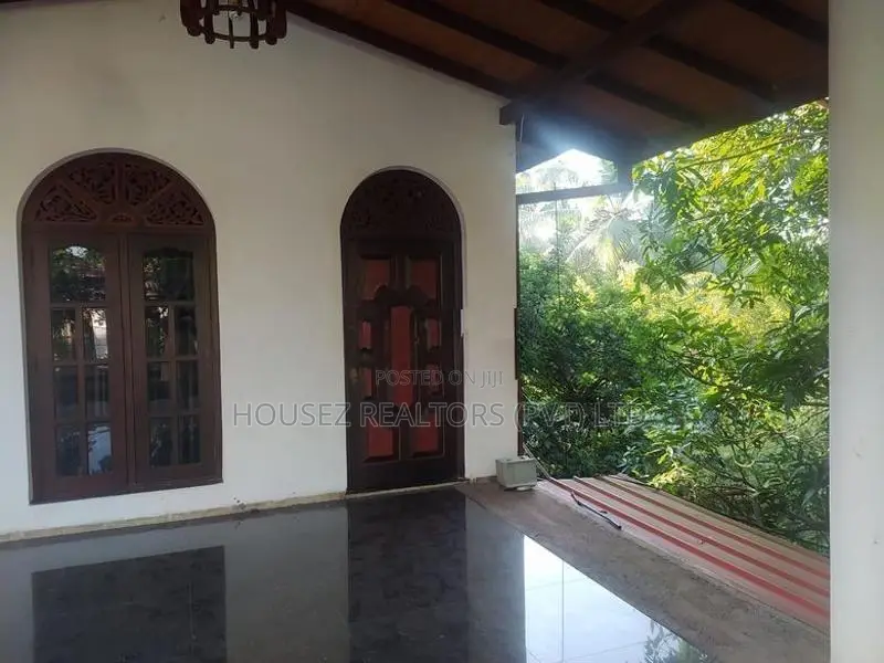 Spacious 5-Bedroom Two-Storey House for Sale – Delgoda