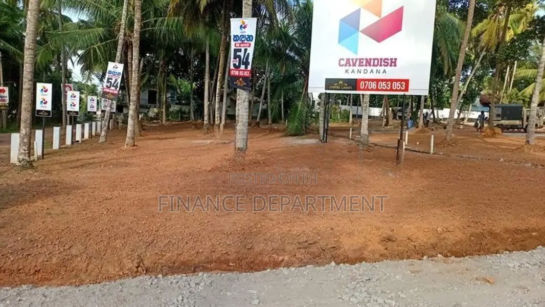 Walking Distance to Main Bus route Land for Sale in Kandana Limit