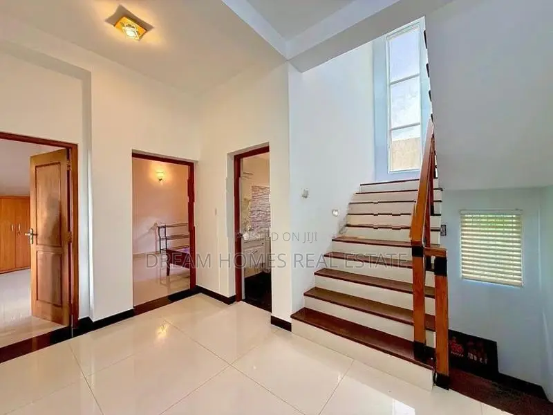 Luxury Home with Garden for Sale in Kotte