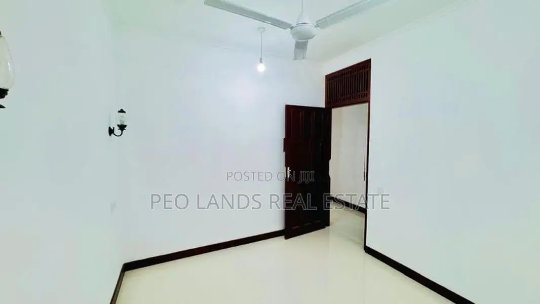 (P733) House for Rent in Delkanda