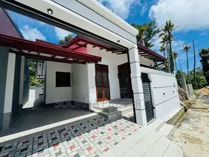 කැබලි කර විකිණූ ඉහල නේවාසික පරිසරයකින් නිවසක් විකිණීමට ඇත - Piliyandal
