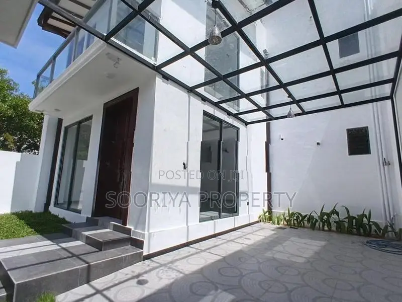 Single Story Brand New Luxury House for Sale in Piliyandala