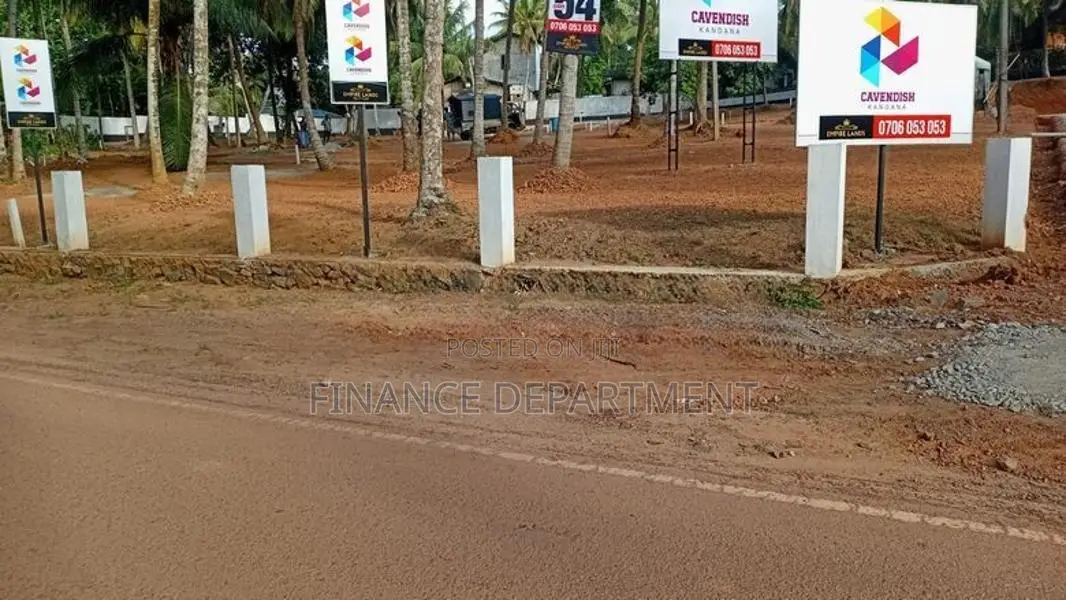 Walking Distance to Main Bus route Land for Sale in Kandana Limit