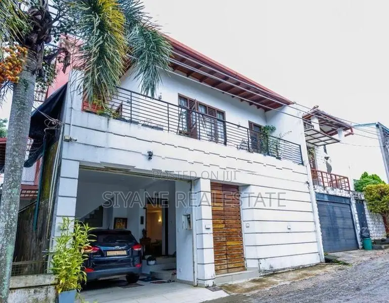Super Luxury 3 Storey House For Sale In Thalawathugoda