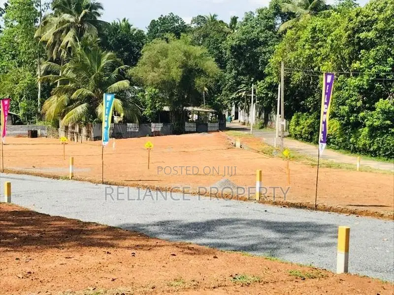 හෝමගම NSBM හරිත සරසවිය අසලින් සුව පහසු සුඛෝපභෝගී වටිනාම බිම් කොටසක්